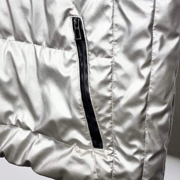 Calvin Klein Men's Silver Puffer Vest Size Large. - Picture 4 of 13